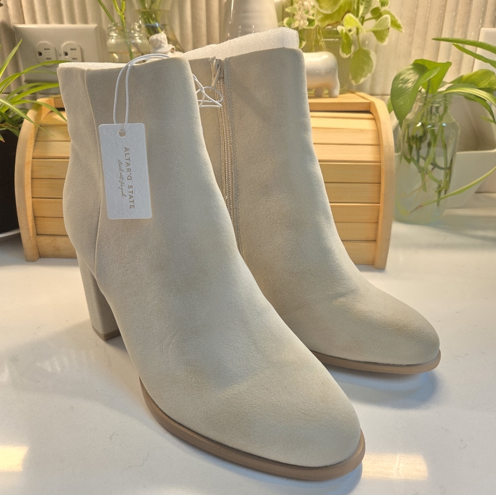 ALTAR'D STATE Women's Cream Ankle Boots